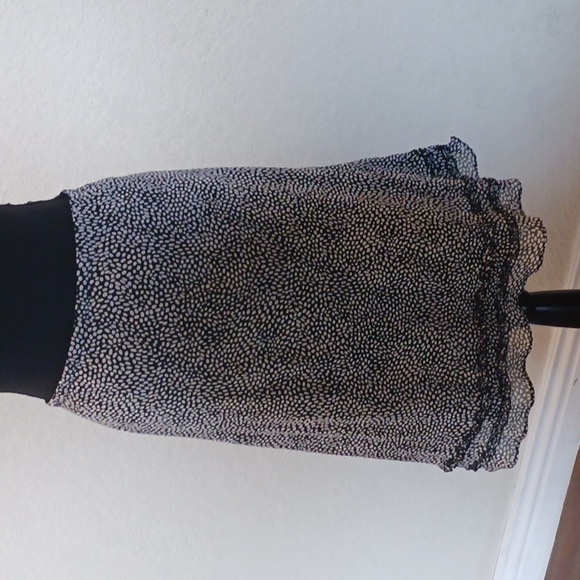 East 5th Dresses & Skirts - East 5th stretch skirt black and white pattern
